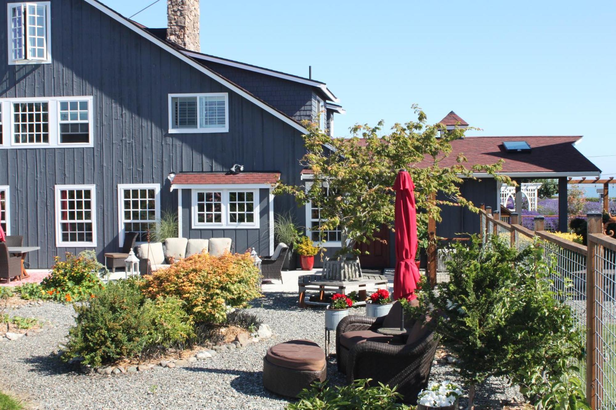 Dungeness Barn House Bed And Breakfast At Two Crows Farm Sequim Exterior photo