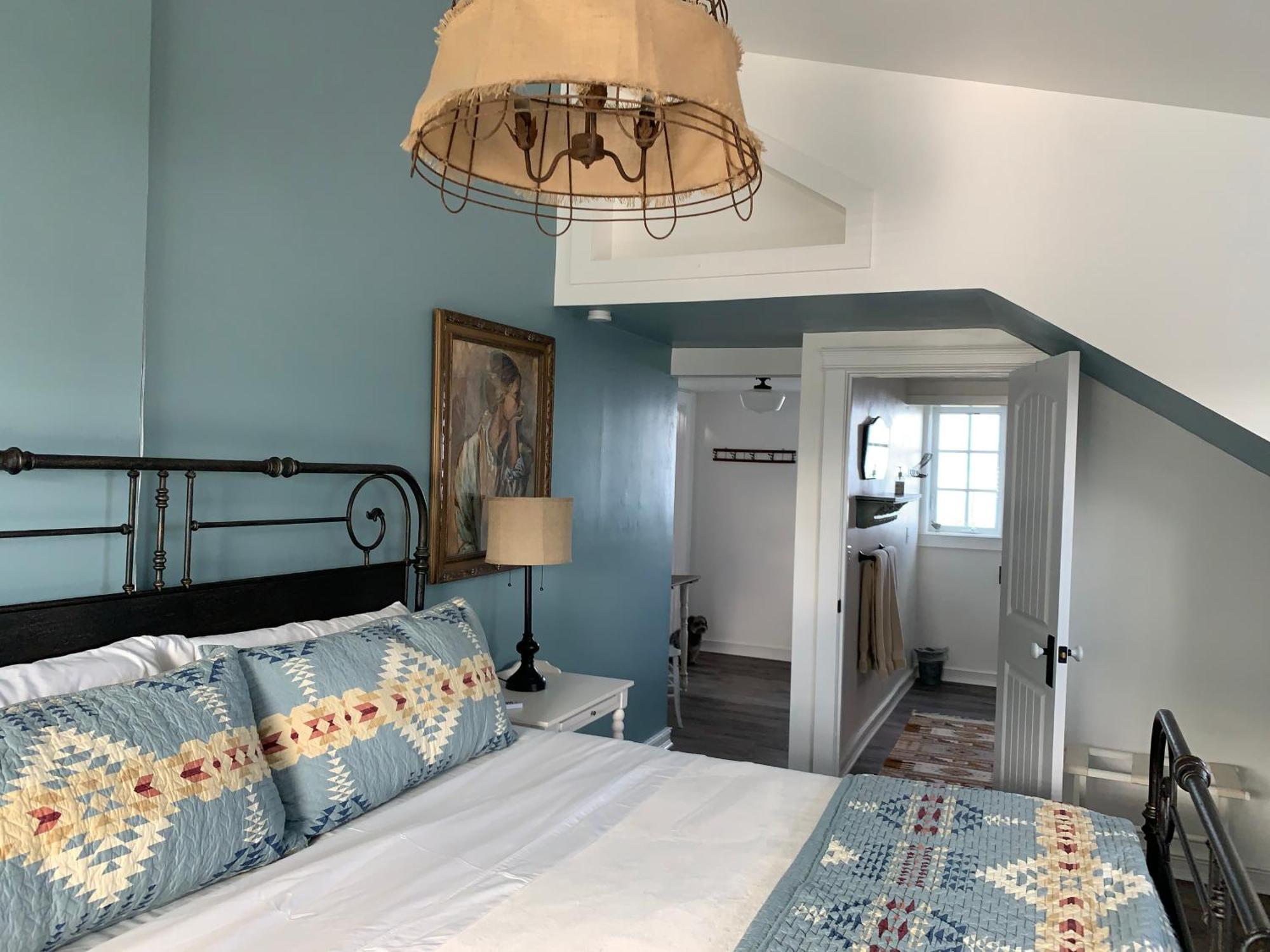 Dungeness Barn House Bed And Breakfast At Two Crows Farm Sequim Exterior photo