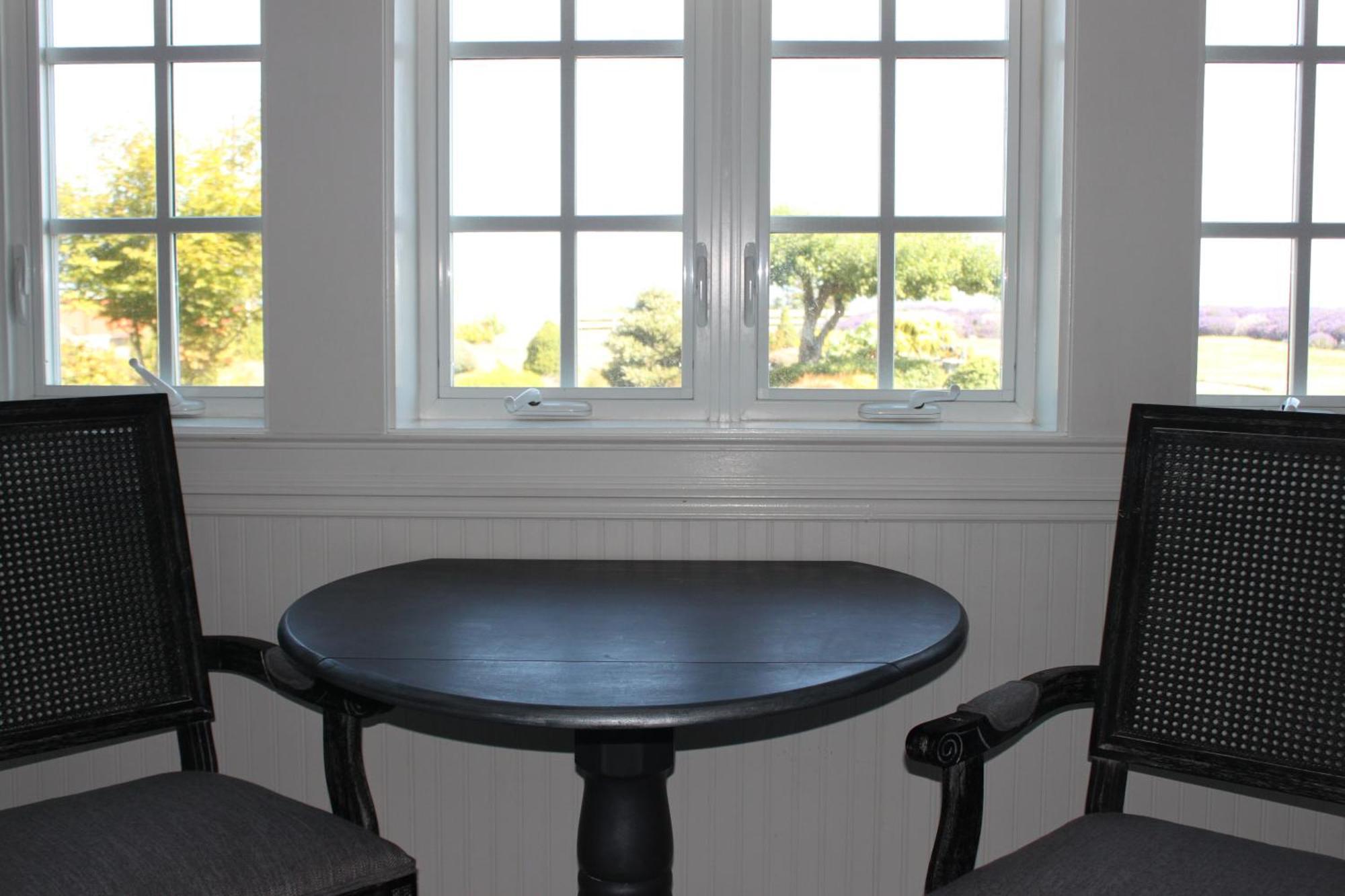 Dungeness Barn House Bed And Breakfast At Two Crows Farm Sequim Exterior photo