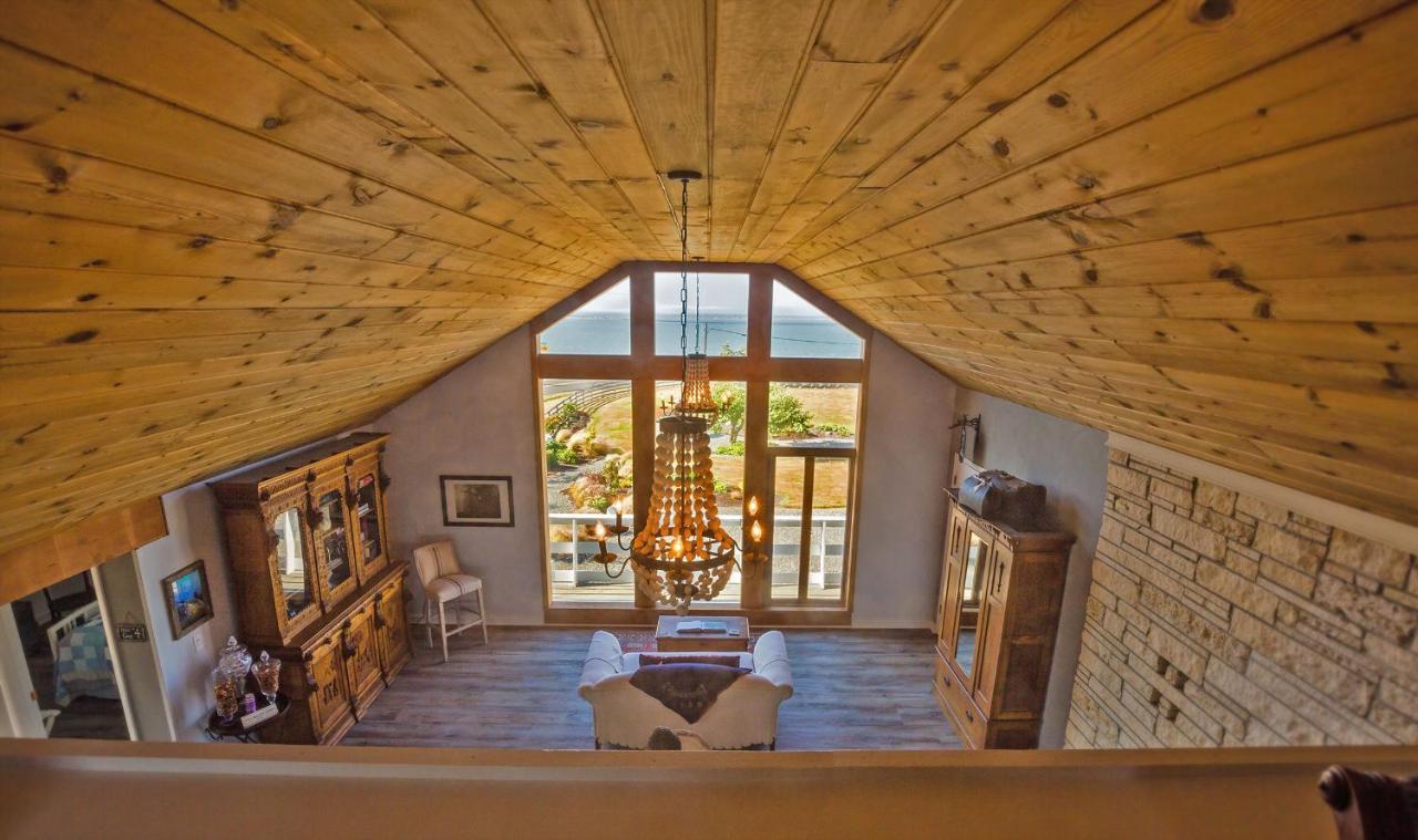 Dungeness Barn House Bed And Breakfast At Two Crows Farm Sequim Exterior photo